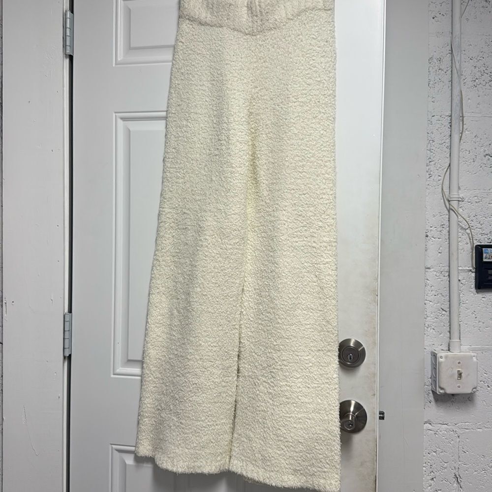 SKIMS - NWOT Cream Colored Cozy Sherpa Lounge Pants - Size Small - Brand NEW